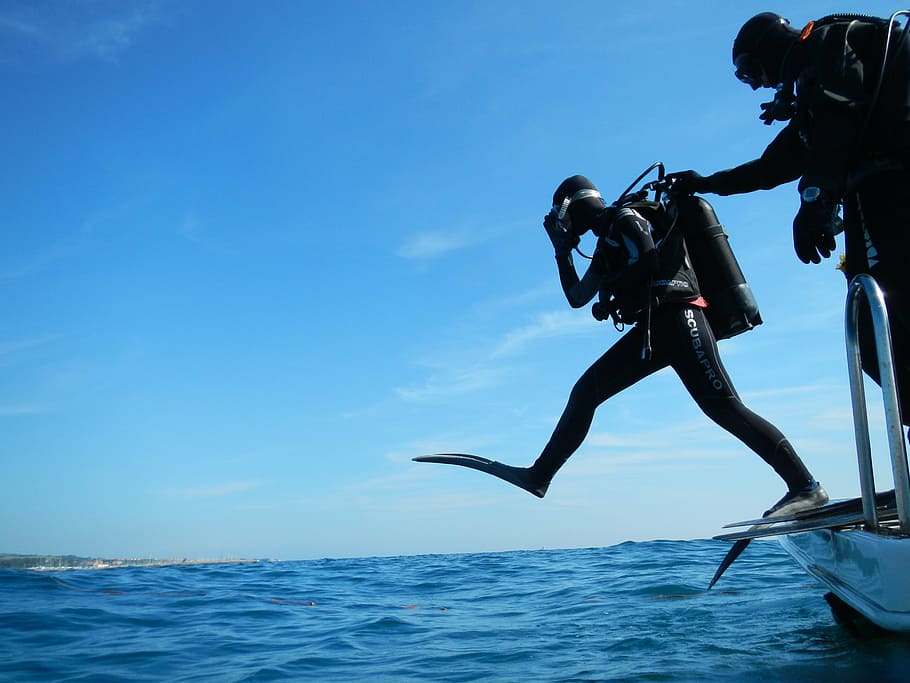 persona, preparació, bussejar, cos, aigua, sub, busseig, pas de gegant, bussejador, vaixell, mar, blau, aventura, només homes, a l'aire lliure, gent, submarinisme, cel, adult, dia, esport, sota l'aigua, esport aquàtic, naturalesa, homes, dues persones, activitat d'oci, estils de vida, a l'aire, equip de busseig, persones reals, horitzó sobre l’aigua, moviment, 4K