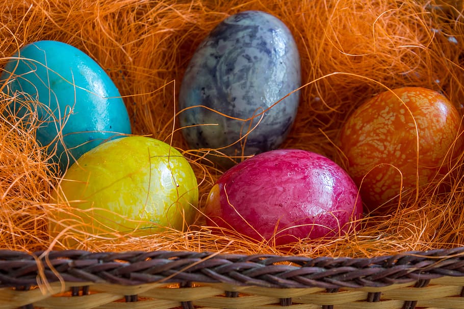 oua de Paste, vacanţă, primăvară, Paști, ou, celebrare, culoare, decor, colorat, galben, sezon, albastru, tradiţie, tradiţional, vanatoarea de oua de Paste, sărbători, simbol, fericit, pictat, decorativ, ou de Paște, eveniment de vacanță, culturi, multi colorate, alimente, mancare si bautura, natură moartă, nici o persoana, cuib de animale, coş, a închide, grup de obiecte, recipient, ou animal, vedere în unghi mare, 5K