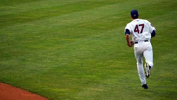 baseball, spiller, kande, baseball spiller, sport, spil, uniform, catcher, han-, person, Mark, konkurrence, Spille, baseball bane, løber, hvid, grøn, græs, bagfra, grøn farve, mennesker, tøj, dag, plante, natur, bevægelse, spillerum, fuld længde, udendørs, aktivitet, atlet, fritidsaktivitet, sportsmand, 5K, CC0, offentligt domæne, royaltyfrie
