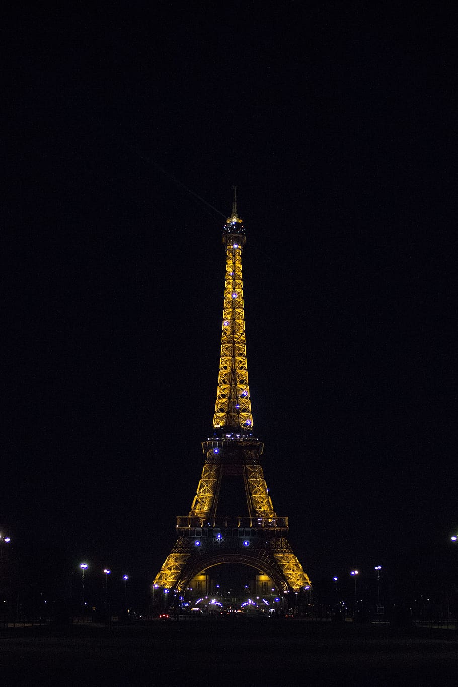 nit, paris, Torre Eiffel, torre, tour eiffel, parís, França, França, lloc famós, viatjar, destinacions de viatge, turisme, ciutat, escena urbana, europa, cultura francesa, arquitectura, paisatge urbà, monument, ciutats capital, referent internacional, turista, vacances, a l'aire lliure, estructura construïda, il·luminat, alta - alta, cel, cap gent, exterior de l'edifici, història, el passat, naturalesa, edifici, còpia espai, fletxa, gratacels, 4K