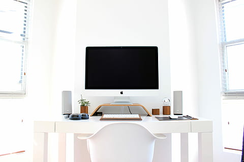 imac, oben, Tabelle, Silber Imac, neben, Apple-Tastatur, Weiß, hölzern, Büro, Schreibtisch, Mac, Computer, Innenministerium, modern, Tastatur, Pflanze, Innere, Fenster, Maus, Redner, minimal, Möbel, Technologie, Stuhl, Geschäft, drinnen, Computerausrüstung, Sitz, keine Leute, Wohngebäude, Computerbildschirm, kopieren sie platz, Desktop-PC, Wohnraum, Bürostuhl, Flachbildschirm, Luxus, 5K, CC0, gemeinfrei, lizenzfrei