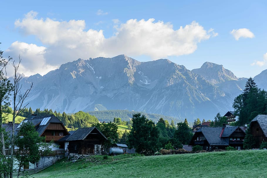 alpino, montagne, roccia, imponente, alpino, montagne, paesaggio, natura, vertice, Austria, ripido, muro sud, dachstein, Casa, struttura costruita, esterno dell'edificio, agriturismo, albero, giorno, montagna, architettura, costruzione, scenics - natura, catena montuosa, pianta, cielo, bellezza nella natura, ambiente, quartiere residenziale, nuvola - cielo, scena rurale, terra, erba, nessuno, all'aperto, montagna innevata, picco di montagna, 5K