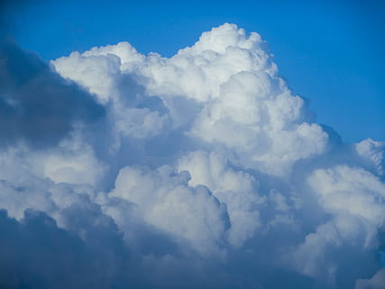 Himmel, Wolke, Natur, Blau, Wolken Himmel, Weiß, Himmel Wolken, Wetter, Wolken des blauen Himmels, Licht, Tag, Sommer-, Wolkengebilde, Platz, Farbe, Luft, Sonnenlicht, Umgebung, flauschige, Meteorologie, Kumulus, sonnig, blauer himmel hintergrund, hell, Klima, hoch, blauer Himmel, draußen, Sonne, öffnen, bedeckt, wolke - himmel, Hintergründe, Schönheit in der Natur, Szenen - Natur, Ruhe, keine Leute, ruhige Szene, Flachwinkelansicht, idyllisch, Weichheit, weiße Farbe, 2K, CC0, gemeinfrei, lizenzfrei