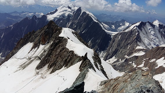 collocato, scalatore, montagna, la neve, temperatura fredda, inverno, scenics - natura, bellezza nella natura, catena montuosa, ambiente, montagna innevata, paesaggio, nuvola - cielo, cielo, scena tranquilla, natura, la tranquillità, giorno, scena non urbana, nessuno, maestoso, all'aperto, picco di montagna, 4K, CC0, dominio pubblico, privo di copyright