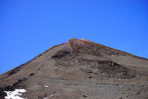 Teide, vertice, salire, sentiero, lava, flusso di lava, basalto, pico del teide, Teyde, parco nazionale del teide, tenerife, 3718 m, 3718 metri, 3718, vulcano, natura, montagna, cielo, paesaggio, blu, Lanzarote, paesaggio vulcanico, isole Canarie, all'aperto, collina, deserto, Paesaggi, struttura costruita, nessuno, giorno, architettura, esterno dell'edificio, cielo sereno, scenics - natura, la tranquillità, scena tranquilla, bellezza nella natura, copia spazio, ambiente, Inquadratura dal basso, scena non urbana, destinazioni di viaggio, terra, viaggio, geografia fisica, clima, clima arido, formazione, antica civiltà, 5K, CC0, dominio pubblico, privo di copyright