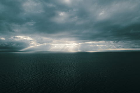 tidsforløb fotografering, skyer, legeme, vand, crepuskulære stråler, ocean, Sky, overskyet, storm, sollys, ray, mørk, sol, farve, skønhed, solnedgang, lys, sky - himmel, himmel, hav, skønhed i naturen, scenics - natur, horisont, horisont over vand, storm sky, natur, ingen mennesker, ro, rolig scene, cloudscape, miljø, udendørs, ildevarslende, magt i naturen, 4K, CC0, offentligt domæne, royaltyfrie