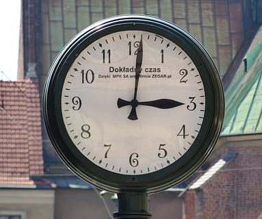 ur, byuret, tid, minut, sekund, holde øje, Tips, timer, ure, nummer, bygget struktur, arkitektur, ingen mennesker, dag, bygning udvendig, tæt på, nøjagtighed, fokus på forgrunden, by, form, cirkel, uret ansigt, geometrisk form, murbygningsfunktion, minut hånd, lav vinkel visning, tidsinstrument, 4K, CC0, offentligt domæne, royaltyfrie
