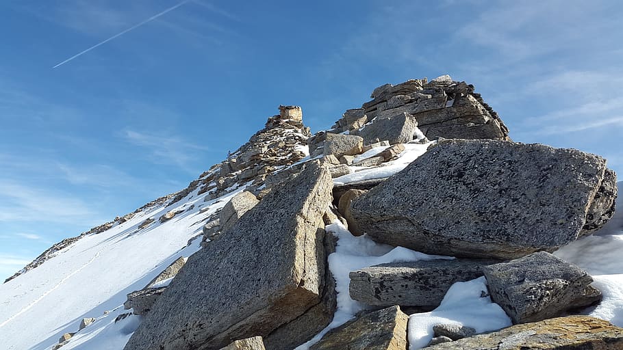 freddo, la neve, paesaggio, montagne, avventura, alpino, nuvole, luce del giorno, alto, escursione, escursioni a piedi, collina, ghiaccio, montagna, picco di montagna, alpinismo, all'aperto, pinnacolo, cresta, roccia, panoramico, vista, cielo, nevoso, pietra, vertice, turismo, viaggio, inverno, roccia - oggetto, solido, natura, nuvola - cielo, bellezza nella natura, giorno, temperatura fredda, scenics - natura, nessuno, la tranquillità, blu, ambiente, eroso, 4K