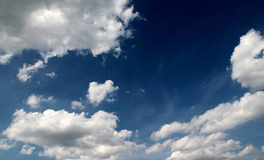 cumulus skyer, skyer, Sky, blå, stålblå, solrig, smuk, sommer, sky - himmel, baggrunde, cloudscape, vejr, himmel, natur, overskyet, skønhed i naturen, atmosfære, miljø, dramatisk himmel, vind, scenics - natur, hvid farve, sollys, fluffy, meteorologi, humørlig himmel, ingen mennesker, levende farve, udendørs, sol, klima, ren, lyse, tjavsede, tekstureret effekt, 5K, CC0, offentligt domæne, royaltyfrie