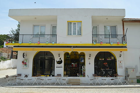 arquitectura, patró, moti, arquitectura interior, gall dindi, bonic, disseny, vell, decoració, composició, motiu, color, primer pla, efes, efesus, Izmir, selçuk, cafeteria, exterior de l'edifici, estructura construïda, finestra, edifici, cap gent, entrada, dia, naturalesa, barri residencial, a l'aire lliure, cel, vidre - material, porta, ciutat, arc, casa, manera de transport, transport, barana, 4K, CC0, domini públic, lliure de regalies
