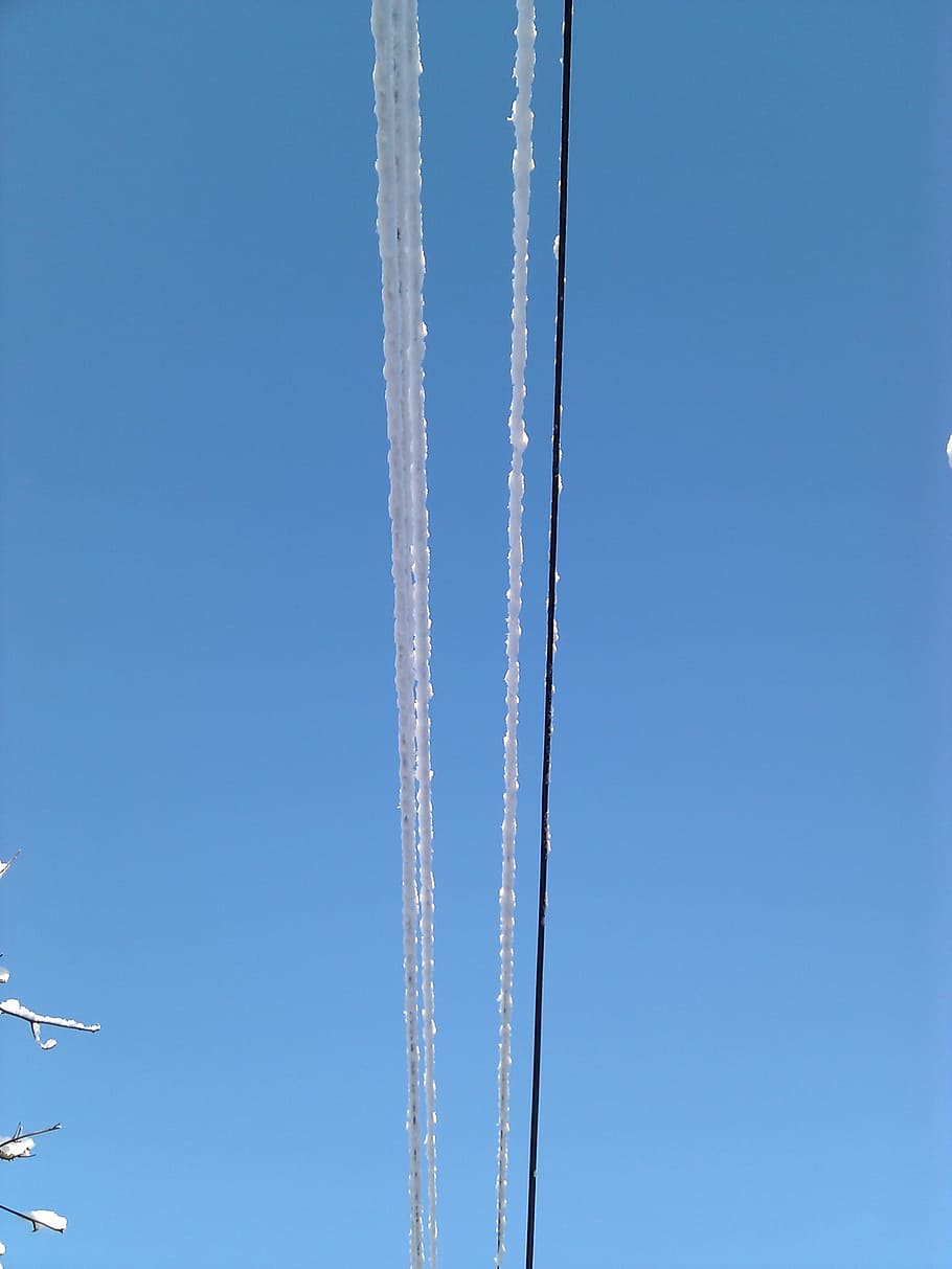 kar, tel, kablolar, elektrik, gökyüzü, mavi, kış, soğuk, açık hava, insansız, gün, vapur seyahati, arka, düşük açılı görünüş, kopya alanı, doğa, açık havada, uçak, uçan, hava aracı, taşımacılık, hareket halinde, havadaki, güneşli, duman - fiziksel yapı, doğada güzellik, 2K