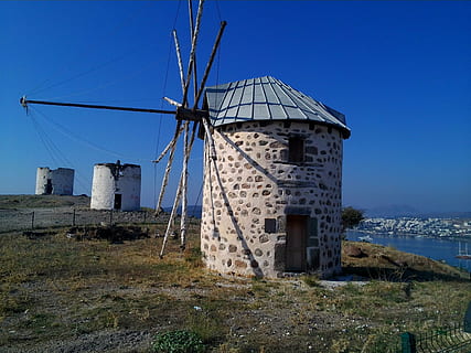 değirmen, Türkiye, kosta, yakıt ve enerji üretimi, mimari, gökyüzü, yapılı yapı, rüzgar gücü, rüzgar türbini, yenilenebilir enerji, alternatif enerji, çevresel koruma, türbin, doğa, çevre, mavi, Su, dış yapı, insansız, açık hava, gün, arazi, Tarihçe, açık havada, 2K, CC0, kamu malı, telif ücretsiz