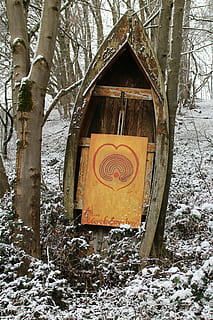 raksturs, ziemā, koki, boot, simbols, Piezīme, mākslas darbi, māksla, skulptūra, stāv, koksne, koks, sniegs, augu, koka stumbrs, aukstā temperatūra, stumbrs, nav cilvēku, dienā, mežs, zeme, uzbūvēta struktūra, kails koks, ārā, koksne - materiāls, arhitektūra, pārklājums, miers, 4K, CC0, publiskais domēns, bez atlīdzības