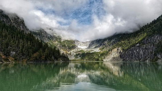 Landschaftsfotografie, Berg, umgeben, Kiefern, Karosserie, Wasser, Berg Screenshot, Wald, Wolke, Baum, See, Stein, Rock, Reflexion, welligkeit, Landschaft, Natur, Meer, Szenen - Natur, wolke - himmel, Schönheit in der Natur, Himmel, Gebirge, Ruhe, ruhige Szene, Umgebung, Nicht-städtische Szene, keine Leute, Pflanze, draußen, Nadelbaum, Kiefer, Reflexionssee, 4K, CC0, gemeinfrei, lizenzfrei