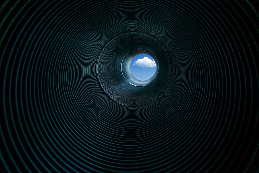 baix, fotografia d'angle, tub, interior, blanc, vista de núvols, endins, canonada, forat, vista, núvol, cel, blau, túnel, fosc, nou, món, propera generació, fresc, emoció, granja, dom, somni, patró, cercle, forma, marc complet, cap gent, tecnologia, forma geomètrica, fons, a l'interior, vista d’angle baix, equips d’il·luminació, disseny, arquitectura, primer pla, tub de tub, directament a sota, dia, metall, textura, sostre, llum al final del túnel, concèntric, llum, cúpula, 5K