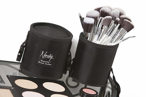 makeup børste sett, makeup børster, børster, børste sett, sminke, kosmetisk, kunstner, hvit bakgrunn, studio skudd, nærbilde, innendørs, stilleben, ingen folk, svart farge, valg, skjære ut, variasjon, teknologi, stor gruppe gjenstander, container, samling, kommunikasjon, menneskeskapte, utdanning, tekst, skrivebord arrangør, to gjenstander, personlig tilbehør, 4K, CC0, offentlig domene, opphavsrett gratis