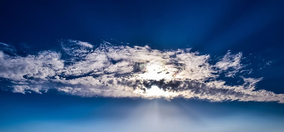 cloudformation, skyer, lys, solstråle, sollys, himmel, blå himmelskyger, natur, blå, defokusert, belyst, vinter, bakgrunn, sky - himmel, skjønnhet i naturen, ro, clouds, ingen folk, naturskjønnhet - natur, miljø, idylliske, utendørs, åndelighet, atmosfære, Religion, hvit farge, rolig scene, meteorologi, vind, abstrakt, 5K