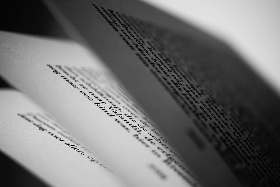 encara, articles, coses, llibres, llegir, pàgines, volteig, paraules, frases, bokeh, enfocament selectiu, primer pla, a l'interior, cap gent, tir de l'estudi, sol objecte, natura morta, cultura i entreteniment artístic, paper, negocis, salut i medicina, ciència, dades, educació, patró, nombre, precisió, obert, recerca genètica, economia, 5K