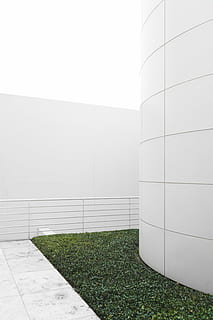 white, painted, wall, green, grass, architecture, building, infrastructure, design, outside, floor, tiles, modern, no People, built Structure, outdoors, flooring, wall - building feature, day, plant, nature, copy space, green color, sky, building exterior, field, white color, clear sky, growth, boundary, 5K, CC0, public domain, royalty free