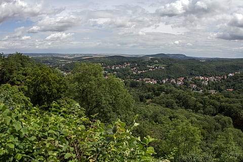 thuringia almanya, peyzaj, thuringian ormanı, bitki, ağaç, büyüme, bulut - gökyüzü, gökyüzü, mimari, yeşil renk, dış yapı, yapılı yapı, doğa, doğada güzellik, çevre, gün, bina, manzaralar - doğa, arazi, yerleşim bölgesi, yüksek açılı görünüş, kalabalık, açık havada, şehir manzarası, 5K, CC0, kamu malı, telif ücretsiz