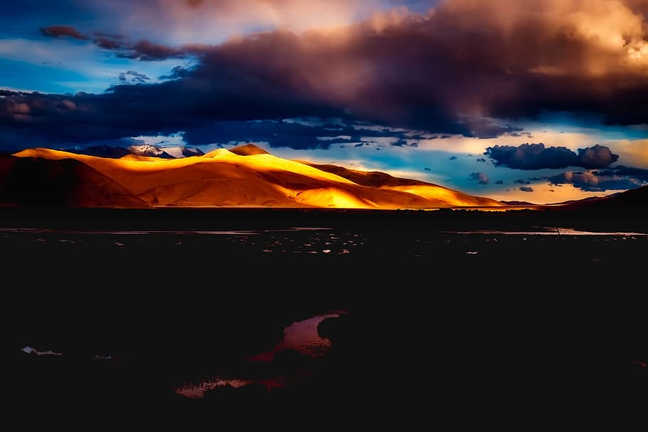 Indien, Sonnenuntergang, Himmel, Wolken, Berge, Fluss, Landschaft, Natur, draußen, Land, wolke - himmel, Berg, Szenen - Natur, Schönheit in der Natur, ruhige Szene, Wasser, Ruhe, keine Leute, Umgebung, Nicht-städtische Szene, orange Farbe, Gebirge, Dramatischer Himmel, idyllisch, Kraft in der Natur, 1080P