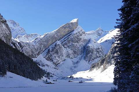 udsigt, rejselyst, fremsyn, sne, kold temperatur, vinter, bjerg, skønhed i naturen, scenics - natur, snedækket bjerg, bjergkæde, natur, himmel, rolig scene, miljø, ro, dag, landskab, hvid farve, ingen mennesker, ikke-urbane scene, skyfri himmel, bjergtop, udendørs, ekstremt vejr, 5K, CC0, offentligt domæne, royaltyfrie