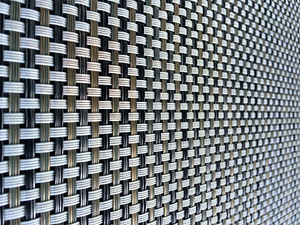 væve, mønster, abstrakt, struktur, vævet, tæt på, design, optisk illusion, baggrunde, gitter, fuld ramme, tekstureret, gentagelse, ingen mennesker, metal, indendørs, form, abstrakte baggrunde, selektiv fokusering, tekstil, Kunst og håndværk, kreativitet, teknologi, trådnet, sølvfarvet, stål, 2K, CC0, offentligt domæne, royaltyfrie