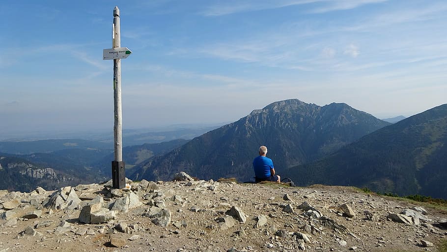 tatry, muntanyes, superior, paisatge, Polònia, naturalesa, reverie, muntanya, Serra, una persona, escenics - natura, activitat d'oci, bellesa a la natura, cel, escena tranquil·la, vacances, tranquil·litat, festa, persones reals, estils de vida, viatge, homes, assegut, escena no urbana, a l'aire lliure, cim de muntanya, 4K