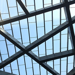 moderno, costruzione, regolare, sistema, gabbia, finestra, modello, in casa, cielo, giorno, fotogramma intero, struttura costruita, architettura, vetro - materiale, Inquadratura dal basso, nessuno, design, forma, trasparente, lucernario, sfondi, esterno dell'edificio, all'aperto, edificio per uffici esterno, soffitto, 1080P, CC0, dominio pubblico, privo di copyright
