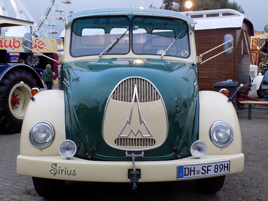 sirius, oldtimer, automàtic, clàssic, vista frontal, estil retro, passat de moda, cap gent, dia, primer pla, manera de transport, transport, cotxe, automòbil, vehicle terrestre, estacionari, cotxe d'època, faro, vintage, a l'aire lliure, vell, metall, viatjar, ciutat, 5K