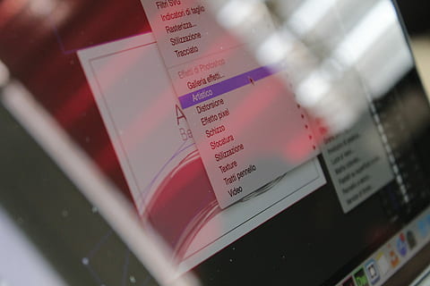 Grafik, Arbeit, pc, schließen, Foto, MacBook-Bildschirm, Computer-Bildschirm, Nahansicht, Einzelheiten, Computer, Pfeil, Text, westliche Schrift, Kommunikation, selektiver Fokus, keine Leute, drinnen, Technologie, Nummer, Geschäft, rot, High Angle View, Tag, Kunst, Kultur und Unterhaltung, Fahrkarte, Bewegungsunschärfe, Reise, Bewegung, pinke Farbe, 5K, CC0, gemeinfrei, lizenzfrei
