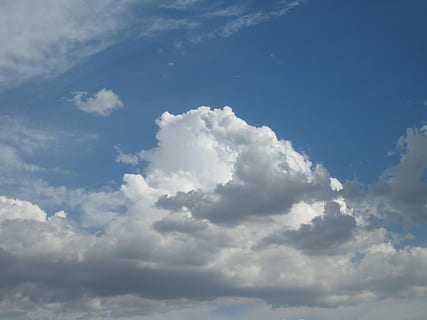 Wolke, Himmel, Regenwolken, Umgebung, Tag, Luft, Licht, Natur, Wetter, Blau, flauschige, Kumulus, draußen, wolkig, sonnig, hell, Wolkengebilde, Sonnenlicht, wolke - himmel, Schönheit in der Natur, Szenen - Natur, Ruhe, Flachwinkelansicht, keine Leute, ruhige Szene, Hintergründe, idyllisch, weiße Farbe, Vollbild, Nicht-städtische Szene, Weichheit, Meteorologie, 2K, CC0, gemeinfrei, lizenzfrei