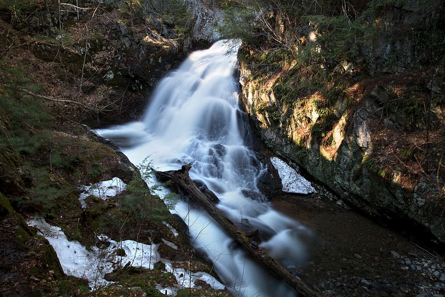 paisatge, naturalesa, aigua, roques, cascada, rierol, medi ambient, caure, flux, bosc, exposició llarga, molsa, moviment, muntanya, a l'aire lliure, ràpids, riu, escènic, primavera, corrent, llum solar, lapse de temps, viatjar, bellesa a la natura, escenics - natura, terra, rock - object, rock, cap gent, arbre, moviment borrós, aigua que flueix, planta, sòlid, escena no urbana, que flueix, rierol: aigua que flueix, poder a la natura, caient aigua, 5K