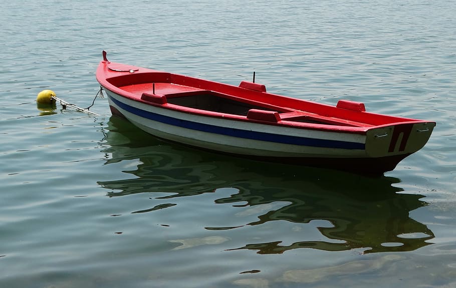 båd, sø, nautiske fartøj, vand, afspejling, havnefronten, transportform, fortøjet, transportmidler, natur, dag, ingen mennesker, høj vinkel visning, rød, piblede, udendørs, træ - materiale, bøje, sejlbåd, forankret, 4K