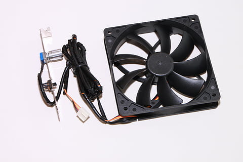 Computers, Regler, Kühlung, Ventilator, pwm, ruhig, Sense, Unterhose, Strom, Leitartikel, Technologie, weißer Hintergrund, Studioaufnahme, schwarze Farbe, ausgeschnitten, drinnen, Verbindung, keine Leute, Kamerafilm, Kommunikation, Nahansicht, Metall, Filmrolle, Filmindustrie, Film, Ausrüstung, Fotografie-Themen, Industrie, Kunst, Kultur und Unterhaltung, elektrische Ausrüstung, 4K, CC0, gemeinfrei, lizenzfrei