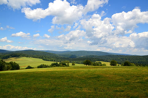 estate, panorama, montagne, elevazione, paesaggio, Polonia, natura, vista, Beskid, cielo, nuvola - cielo, pianta, bellezza nella natura, erba, scenics - natura, colore verde, scena tranquilla, la tranquillità, ambiente, albero, terra, campo, nessuno, scena non urbana, giorno, montagna, idilliaco, all'aperto, paesaggio ondulato, 4K, CC0, dominio pubblico, privo di copyright