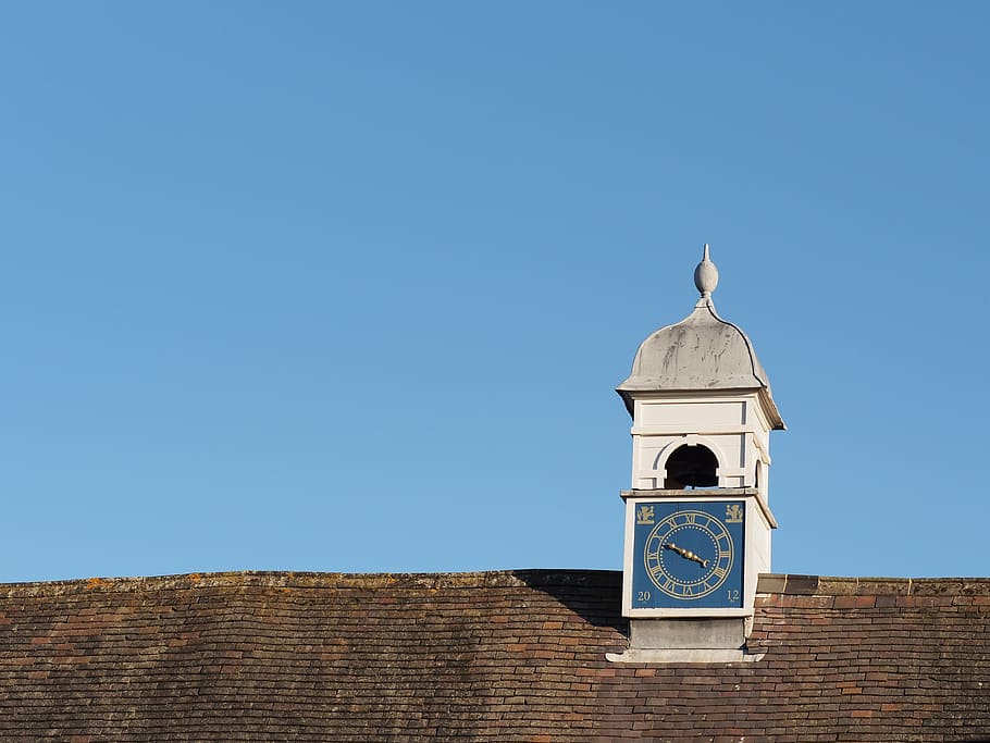 rellotge, temps, cel, sostre, blau, hores, rajoles, Església, arquitectura, estructura construïda, exterior de l'edifici, religió, lloc de culte, espiritualitat, creença, edifici, cel clar, torre, naturalesa, dia, campanar - torre, cap gent, còpia espai, destinacions de viatge, a l'aire lliure, teula de teulada, fletxa, 4K