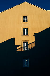 casa di cemento marrone, Marrone, calcestruzzo, foto dell'edificio, costruzione, ombra, finestra, giallo, cielo blu, architettura, neworlean, città, strada, esterno dell'edificio, struttura costruita, Inquadratura dal basso, nessuno, quartiere residenziale, luce del sole, cielo, natura, all'aperto, Casa, giorno, silhouette, colore arancione, tetto, caratteristica della parete, appartamento, 4K, CC0, dominio pubblico, privo di copyright