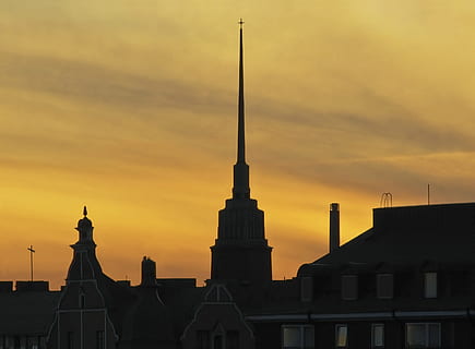 panoráma, dolů, západ slunce, město, nebe, architektura, stavba, exteriér budovy, mrak - nebe, budova, oranžová barva, Příroda, nikdo, silueta, nízký úhel pohledu, místo uctívání, venku, víra, Dějiny, duchovno, náboženství, minulost, věž, 2K, CC0, veřejná doména, bez autorských práv