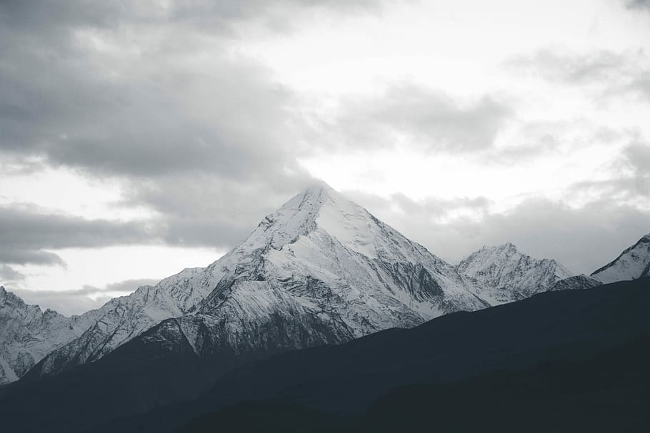 sníh hory, hora, pokryté, sníh, během dne, sníh limitován, vrchol, mrak, horská pastvina, pohoří, indium, trek, túra, bílý, nebe, horní, mrak - nebe, scenics - příroda, krása v přírodě, studená teplota, krajina, klidné scény, horský vrchol, zimní, životní prostředí, Příroda, nikdo, zasněžené hory, klid, mimoměstské scény, den, venku, horský hřeben, 5K