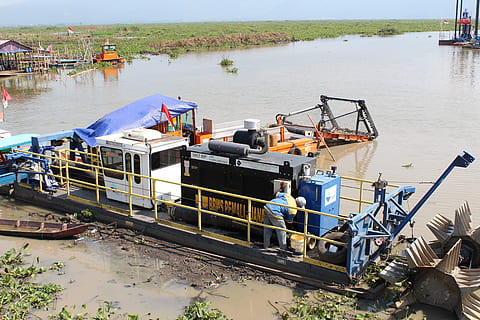 palude, lago, indonesiano, Giava, lavoro, acqua, mezzi di trasporto, modo di trasporto, nave nautica, natura, giorno, occupazione, industria, all'aperto, luce del sole, industria di costruzioni, nessuno, pianta, spiaggia, ormeggiato, macchinario, peschereccio, industria ittica, attrezzatura da costruzione, 5K, CC0, dominio pubblico, privo di copyright