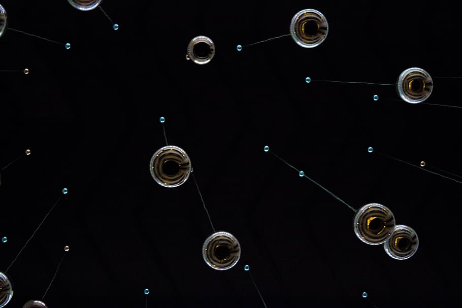 astratto, soffitto, interno, luce, camera, design, architettura, 3d, nessuno, moderno, camera interna, ufficio, sala, studio, showroom, lampada, cibo e bevande, rinfresco, bere, direttamente sopra, in casa, tazza, caffè - bevanda, avvicinamento, musica, boccale, forma, vista dall'alto, tazza di caffè, girato in studio, alcool, connessione, bicchiere, tecnologia, materiale elettrico, 5K