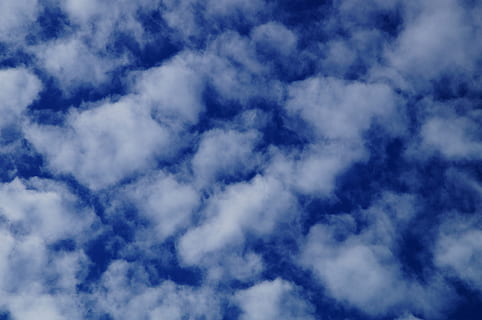 mākoņi, debesis, zils, mākoņains, saule, vasarā, garastāvoklis, stari, fleecy, mākonis - debesis, cloudscape, skaistums dabā, fona, raksturs, skatuves - daba, atmosfērā, vidi, nav cilvēku, apmācies, balta krāsa, ārā, dramatiskas debesis, vējš, Moody sky, dienā, klimats, meteoroloģija, gaišs, tīrs, 4K, CC0, publiskais domēns, bez atlīdzības