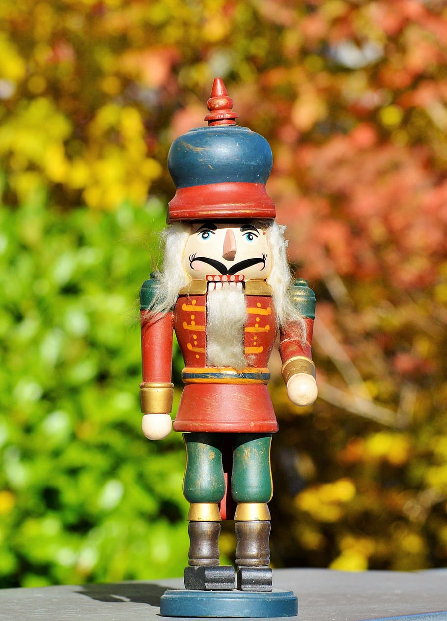 schiaccianoci, figura, Holzfigur, noccioline, crack, figure di legno, intaglio, deco, decorazione, concentrarsi sulle conoscenze acquisite, nessuno, giorno, idrante, metallo, rosso, avvicinamento, rappresentazione umana, creatività, arte e artigianato, all'aperto, natura, giocattolo, somiglianza maschile, pianta, rappresentazione, tecnologia, albero, robot, legno - materiale, 4K