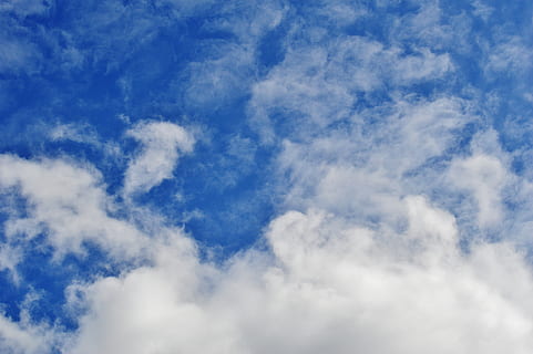 nuvens, céu, céu nublado, branco, azul, nuvem - céu, beleza na natureza, cor branca, cloudscape, ninguém, origens, scenics - natureza, natureza, visão de baixo ângulo, tranquilidade, dia, meio Ambiente, atmosfera, fofo, vento, cena tranquila, ao ar livre, meteorologia, limpar \ limpo, abstrato, suavidade, brilhante, clima, 5K, CC0, domínio público, royalty free