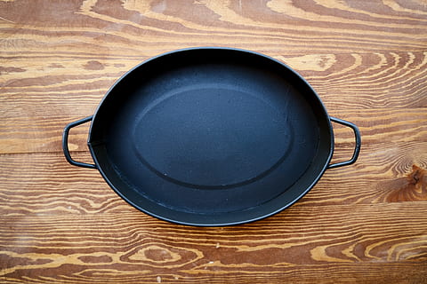pentola, nero, daniel, Kap, cucina, cibo, sfondo, macro, dettaglio, nessuno, bellissimo, solido, metallo, fotografia, design, sfondi, foto, orizzontale, avvicinamento, messa a fuoco selettiva, immagine a colori, copia spazio, colore vivido, legna, direttamente sopra, in casa, legno - materiale, tavolo, natura morta, colore nero, modello, cibo e bevande, bere, forma, rinfresco, cerchio, vista dall'alto, forma geometrica, singolo oggetto, tecnologia, attrezzature domestiche, vasellame, tazza di tè, 8K, CC0, dominio pubblico, privo di copyright