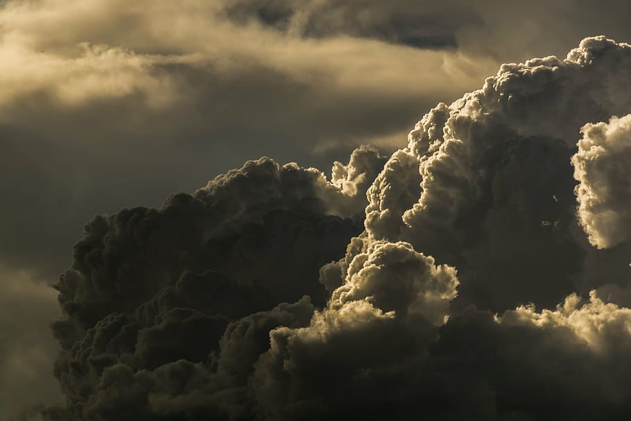 núvols, ennuvolat, núvols foscos, dramàtica, trist, cel, núvol - cel, bellesa a la natura, cap gent, naturalesa, escenics - natura, dia, tranquil·litat, a l'aire lliure, núvol, cloudscape, fons, tempesta, escena tranquil·la, llum solar, núvol de tempesta, cel dramàtic, vista d’angle baix, ominós, 5K