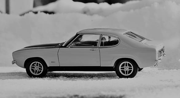 auto, model auta, brod, capri, vozidel, hračky, Modelka, sníh, oldtimer, přeprava, zimní, pozemního vozidla, dopravy, studená teplota, paliva a energie, sněží, nikdo, motorové vozidlo, způsob dopravy, cestovat, den, Příroda, cesta, životní prostředí, silnice, zaměřit se na popředí, kolo, sportovní užitkové vozidlo, pneumatika, 5K, CC0, veřejná doména, bez autorských práv