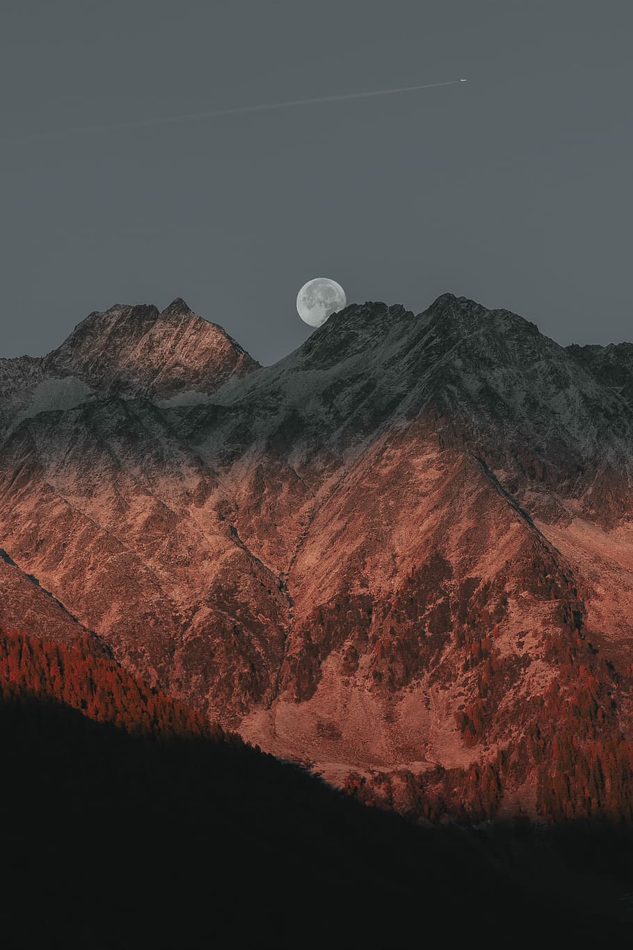 ple, lluna, amagar-se, muntanya, gris, muntanyes, pic, cim, lluminós, posta de sol, rosa, a l'aire lliure, paisatge, naturalesa, alp, planetrail, avió, neu, accidentat, penya-segat, vessant de la muntanya, cel, vermell, bellesa a la natura, escenics - natura, escena tranquil·la, tranquil·litat, cap gent, escena no urbana, idíl·lic, geologia, medi ambient, geografia física, Serra, astronomia, rock, nit, espai, cim de muntanya, lluna plena, formació, Lluna planetària, 2K