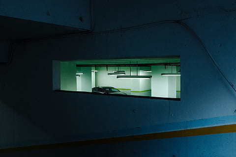 stanza bianca, Senza titolo, finestra, architettura, nessuno, architettura ed edifici, caratteristica della parete, blu, illuminato, notte, neon, in casa, attrezzatura per l'illuminazione, struttura costruita, costruzione, parete, colore verde, luce, Casa, elettricità, giallo, vuoto, buio, soffitto, 4K, CC0, dominio pubblico, privo di copyright